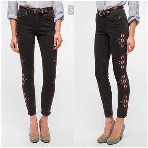 BDG Cigarette High-Rise Jean - Embroidered